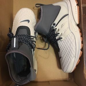 Nike Women Air Mid Prestos Utility Premium